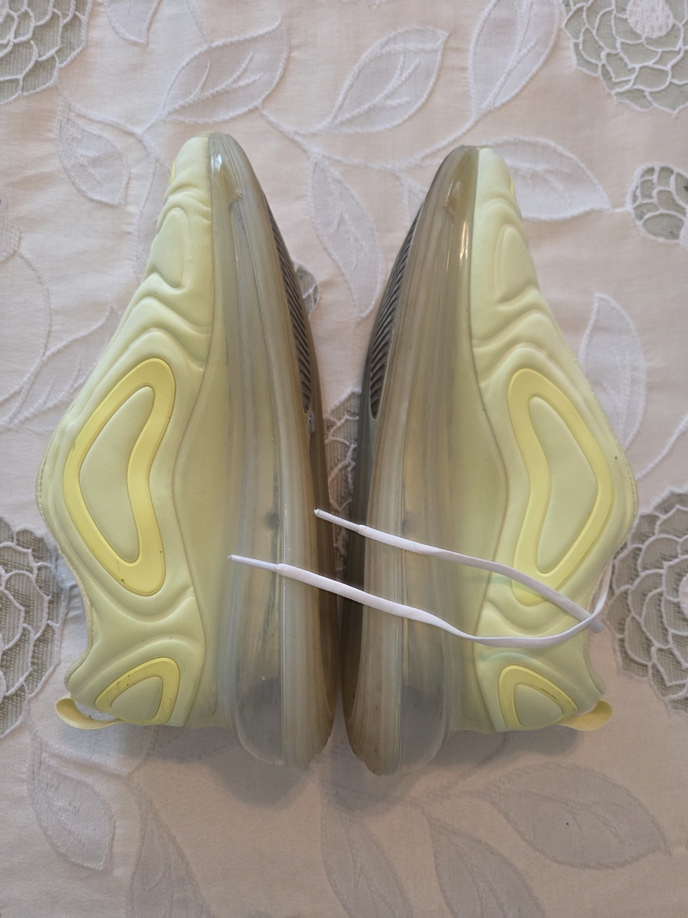 Nike Air Max 720 Light Yellow Sneakers - Picture 10 of 10